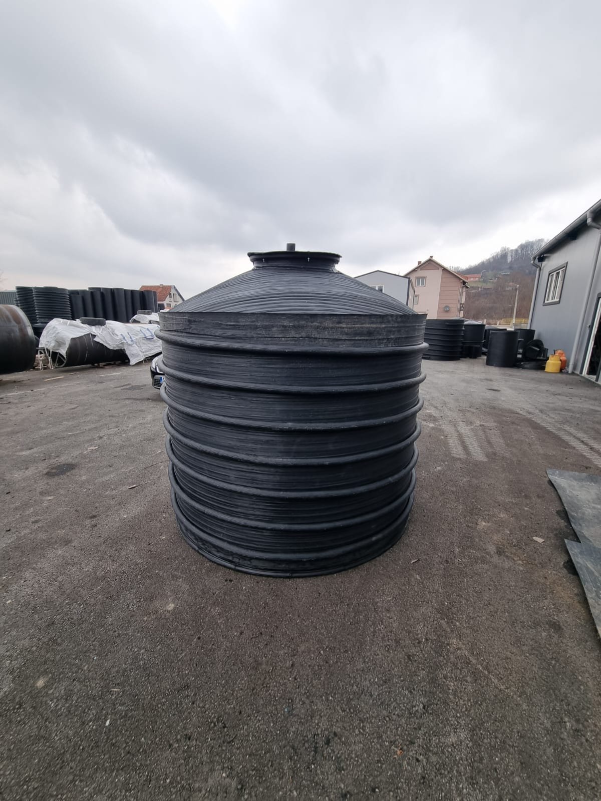 Vertukalni rezervoar za vodu 5000l